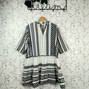 Sarta Naturale Black and White Patterned Top